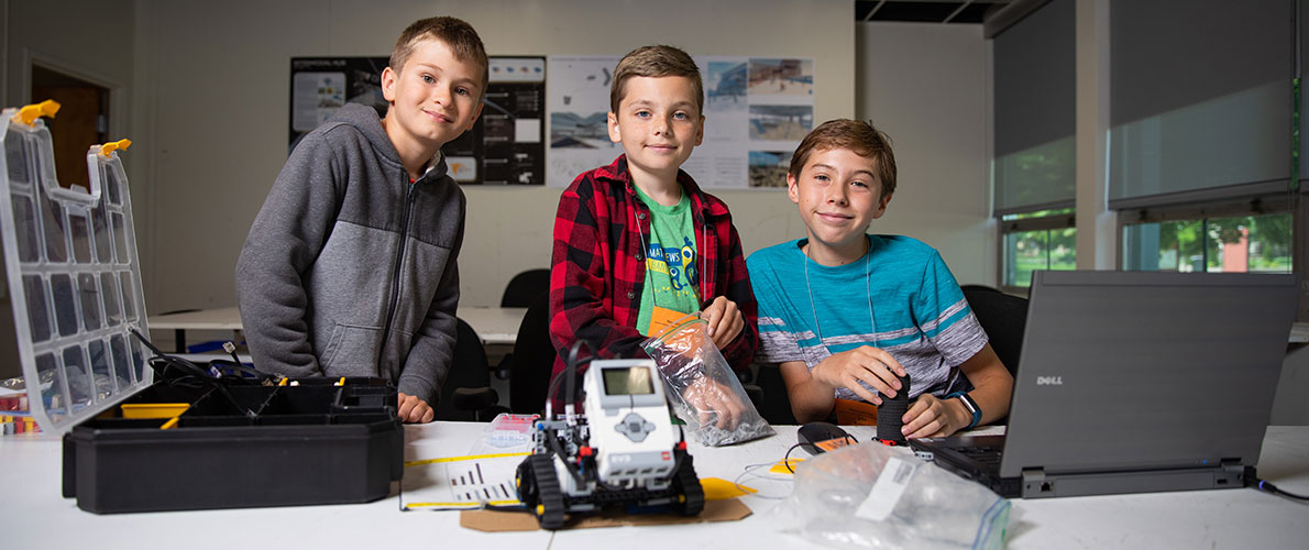 participants at SIU summer lego robotics camp